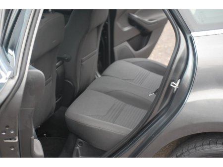 2016 Ford Focus - thumbnail 8