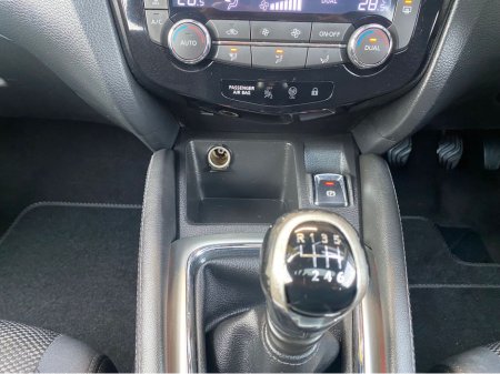 2016 Nissan Qashqai 1.5 SV MY16 SP+NC E6 4 4DR €10,450 thumbnail