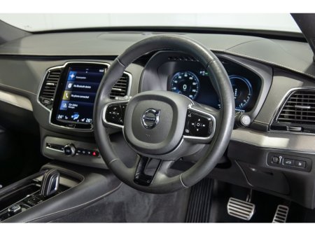 2022 Volvo XC90 PHEV T8 (390hp) R-Design AWD €59,950 thumbnail