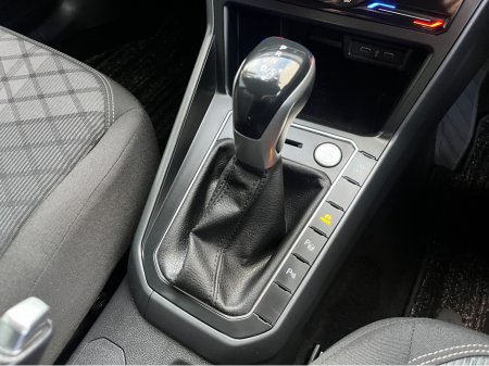 2022 Volkswagen Polo R-LINE AUTOMATIC 1.0 PETROL //KEYLESS ENTRY//ADAPTIVE CRUISE CONTROL//REVERSE CAMERA// €21,950 thumbnail