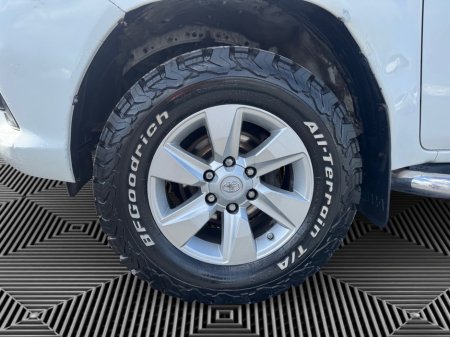 2017 Toyota Hilux - thumbnail 18