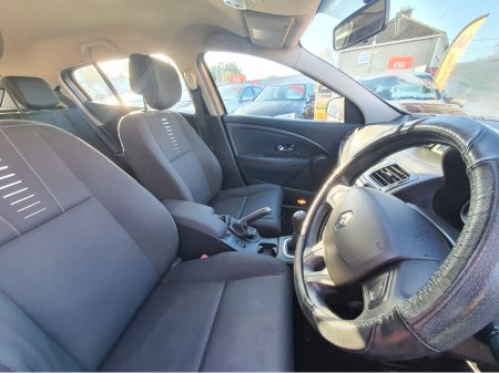 2012 Renault Megane - thumbnail 6