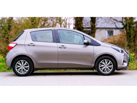 2020 Toyota Yaris - thumbnail 2