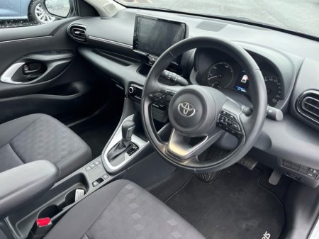 2025 Toyota Yaris - thumbnail 9