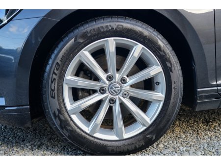 2019 Volkswagen Passat - thumbnail 5