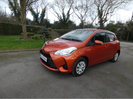 2017 Toyota Vitz - thumbnail 2