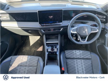 2025 Volkswagen Tiguan - thumbnail 2