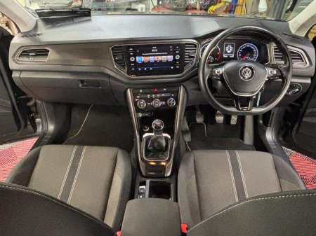 2019 Volkswagen T-Roc 1.6 TDI 115bhp Design €19,950 thumbnail