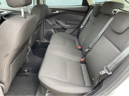 2017 Ford Focus - thumbnail 9