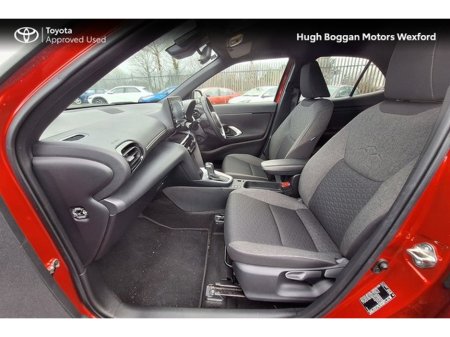 2024 Toyota Yaris Cross LUNA SPORT BITONE, MINT CONDITION €29,995 thumbnail