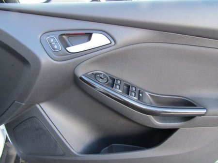 2018 Ford Focus Titanium 1.0 125PS 6SPD 4DR €13,950 thumbnail