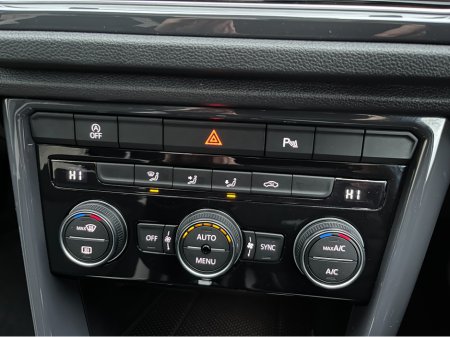 2020 Volkswagen T-Roc SPORT AUTOMATIC 1.5 PETROL //HIGH SPEC//PANORAMIC GLASS ROOF//SAT NAV//KEYLESS ENTRY// thumbnail