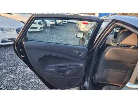 2015 Ford Fiesta - thumbnail 8