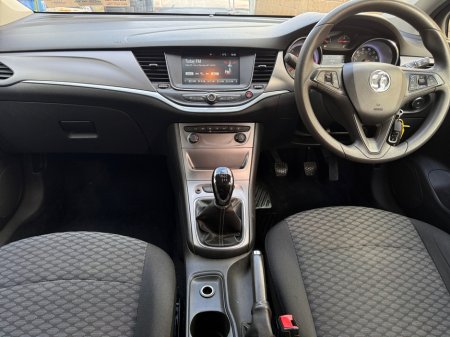 2016 Vauxhall Astra - thumbnail 8