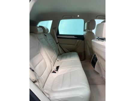 2017 Volkswagen Touareg - thumbnail 8