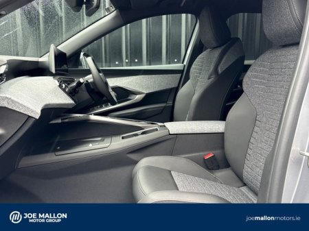 2025 Peugeot 3008 - thumbnail 8