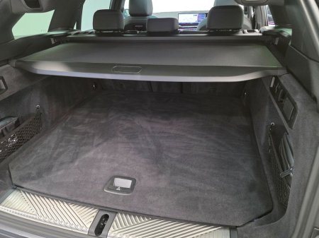 2025 BMW 5 Series - thumbnail 17