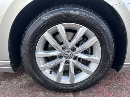 2017 Volkswagen Passat - thumbnail 36