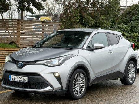 2023 Toyota C-HR HYBRID..Keyless Entry..Apple CarPlay