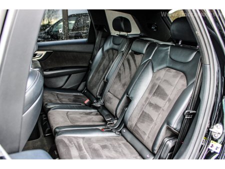 2017 Audi Q7  €37,995 thumbnail