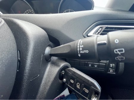 2016 Peugeot 308 - thumbnail 5