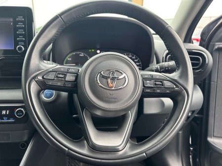 2023 Toyota Yaris 1.5 HYBRID LUNA 4DR AUTO €22,950 thumbnail