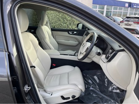 2023 Volvo XC60 - thumbnail 10