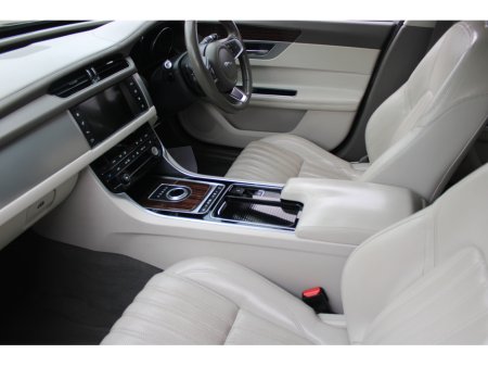 2017 Jaguar XF - thumbnail 7