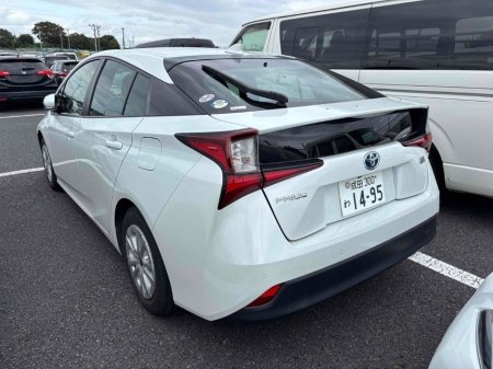 2021 Toyota Prius - thumbnail 2