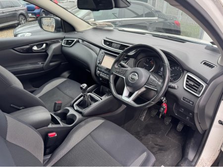 2018 Nissan Qashqai 1.5 SV SP 18 4DR sunroof €12,950 thumbnail