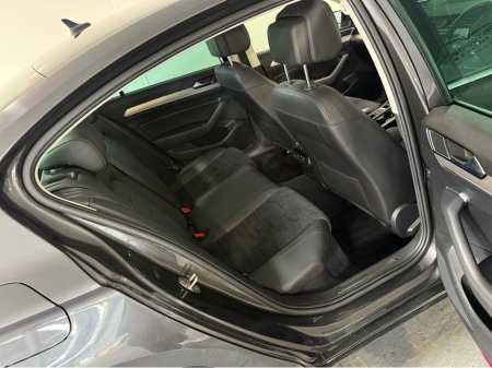 2019 Volkswagen Passat - thumbnail 13