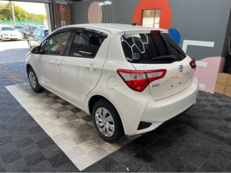 2019 Toyota Vitz - photo 4