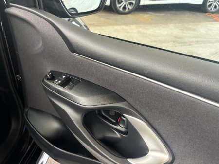 2023 Toyota Yaris - thumbnail 18