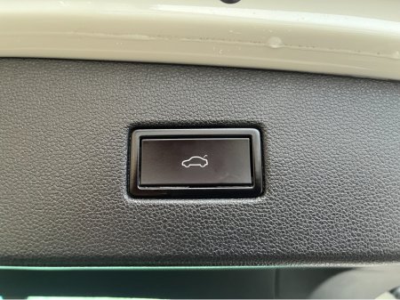 2020 Volkswagen Tiguan R-LINE 4MOTION AUTOMATIC 2.0 DIESEL //MASSIVE SPEC//DYNAUDIO SOUND SYSTEM//FULL LEATHER HEATED SEATS//360 PARKING CAMERAS//HEAD UP DISPLAY// €35,950 thumbnail