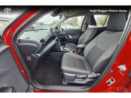 2023 Toyota Yaris Cross - thumbnail 6