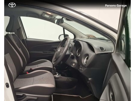 2020 Toyota Yaris - thumbnail 7