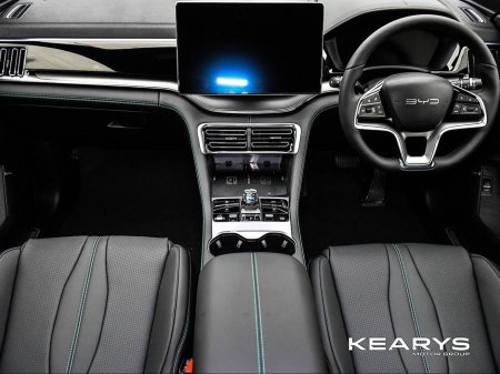 2025 BYD Seal U DM-i BOOST FWD DEMO MODEL €39,990 thumbnail