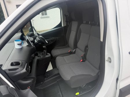 2022 Peugeot Partner 1.5 BLUE HDI 100 LONG BODY 6.2 €13,750 thumbnail