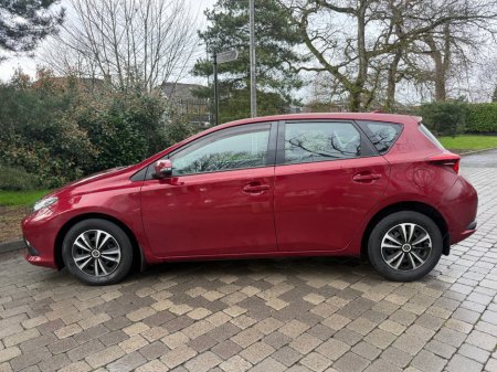 2017 Toyota Auris 1.33 VVT-I ACTIVE TSS 5DR S/S 100BHP €13,950 thumbnail