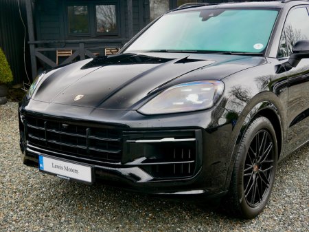 2025 Porsche Cayenne 3.0 E-Hybrid PHEV Auto €118,950 thumbnail