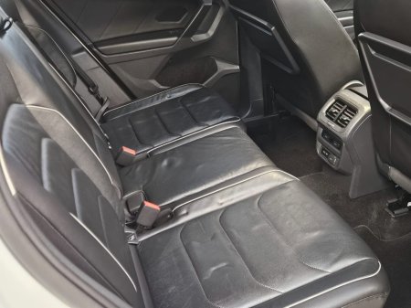 2020 Volkswagen Tiguan 2.0 TDI 150HP R-Line DSG thumbnail