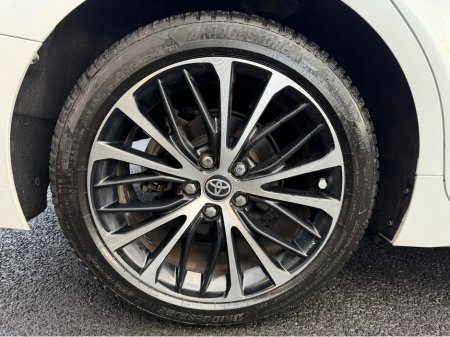 2020 Toyota Camry - thumbnail 14