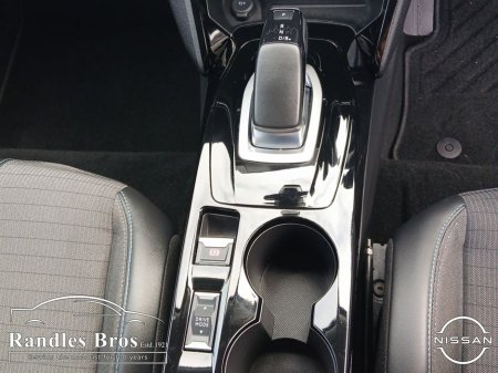 2022 Peugeot 2008 - thumbnail 17