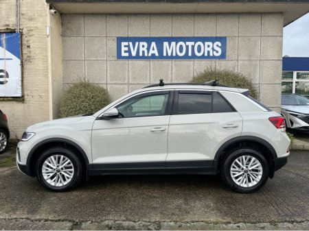 2023 Volkswagen T-Roc LIFE 2.0 TDI DIESEL €26,950 thumbnail