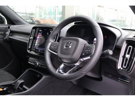 2022 Volvo XC40 - thumbnail 7