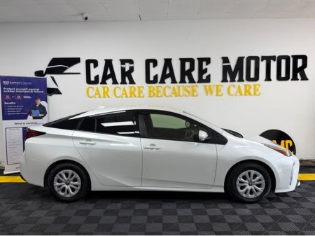 2022 Toyota Prius - thumbnail 3