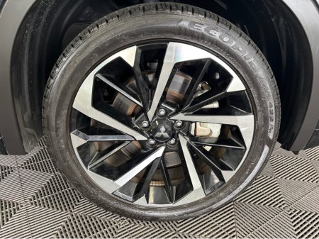 2022 Mitsubishi Outlander - thumbnail 6