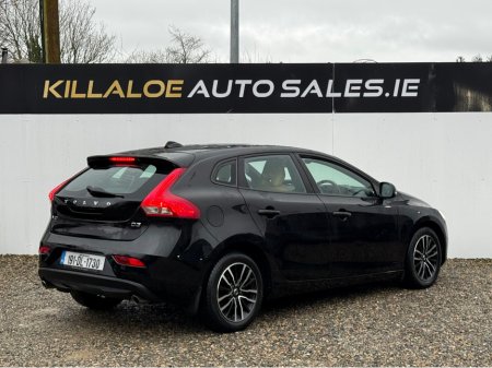 2019 Volvo V40 2.0D D3 MOMENTUM ED 5DR €13,950 thumbnail