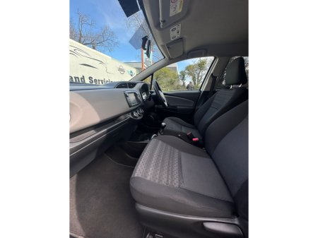 2016 Toyota Yaris - thumbnail 22