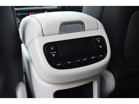 2025 Hyundai Ioniq 9 RWD standard (Long Range) Platinum €73,995 thumbnail